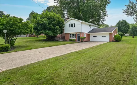 14 Fruitland Dr, New Castle, PA 16105