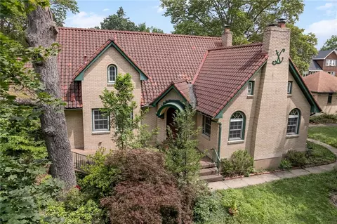 1302 Mount Royal Blvd, Pittsburgh, PA 15223