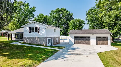 527 S Market St, Carmichaels, PA 15320