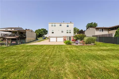 209 Farmbrook Dr, Greensburg, PA 15601 photo 35
