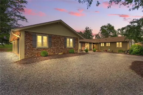 251 Myers Ln, Allison Park, PA 15101
