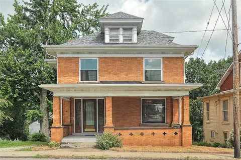 62 Main St, Hickory, PA 15340