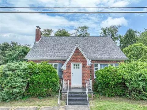 3245 Old Mcclellandtown Rd, Mcclellandtown, PA 15458