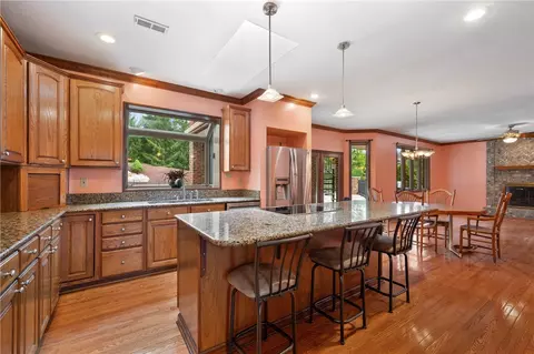 Kitchen - 4 Hawthorne Ln, Irwin, PA 15642 photo 3 of 4