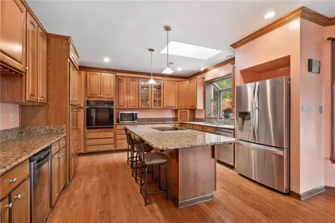 Kitchen - 4 Hawthorne Ln, Irwin, PA 15642 photo 2 of 4