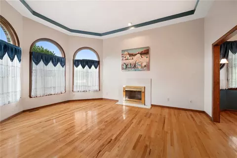 Living - 4 Hawthorne Ln, Irwin, PA 15642 photo 2 of 4