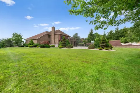 Exterior - 4 Hawthorne Ln, Irwin, PA 15642 photo 5 of 6