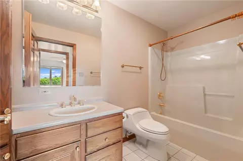 Bath - 4 Hawthorne Ln, Irwin, PA 15642 photo 3 of 3