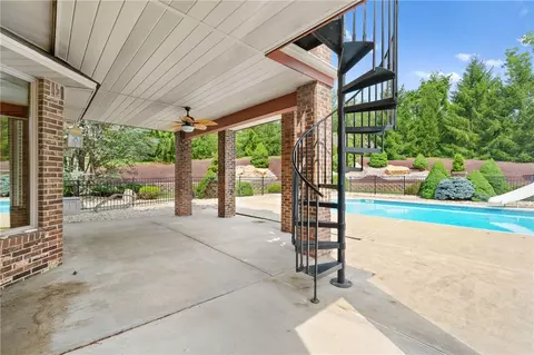 Exterior - 4 Hawthorne Ln, Irwin, PA 15642 photo 3 of 6