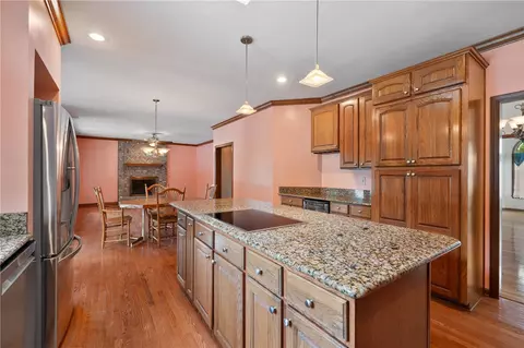 Kitchen - 4 Hawthorne Ln, Irwin, PA 15642 photo 4 of 4