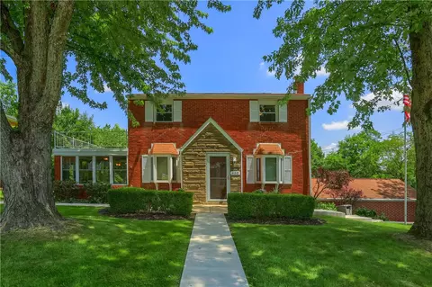 400 Cherrywood Dr, Pittsburgh, PA 15214