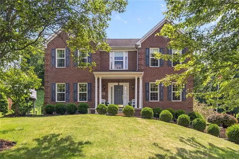 113 Great Rock Dr, Bethel Park, PA 15102