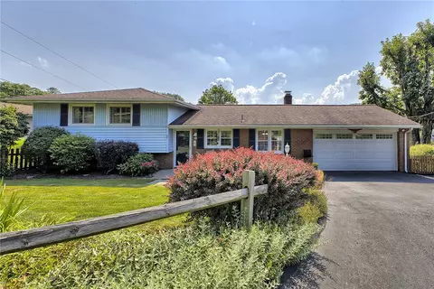 2 Redgrave Dr, Greensburg, PA 15601