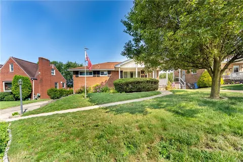 1926 Worcester Dr, Pittsburgh, PA 15243
