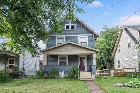 208 Wampum Ave, Ellwood City, PA 16117