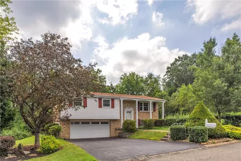 428 Englewood Dr, Pittsburgh, PA 15237