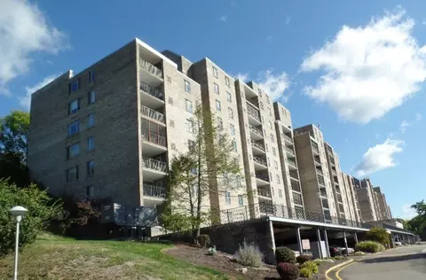 2160 Greentree Rd #701W, Pittsburgh, PA 15220