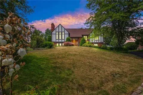 122 Cambridge Pl, Somerset, PA 15501