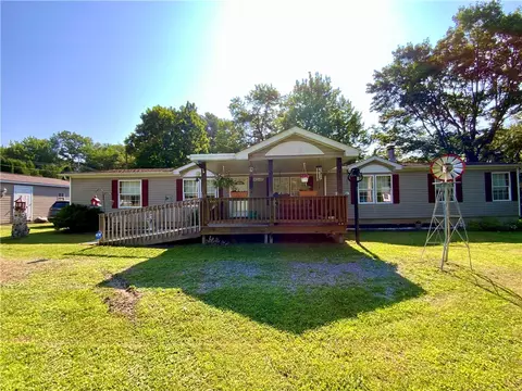 100 Fobes Dr, Clinton, PA 15026