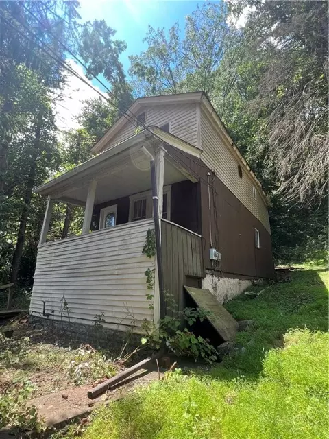 57 Lower Rd, Pittsburgh, PA 15215