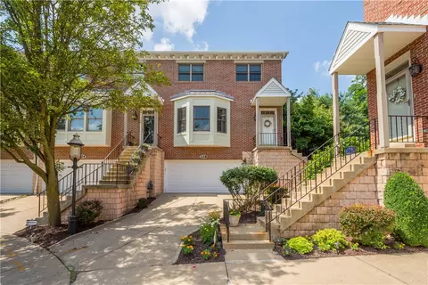 228 Highpointe Dr, Pittsburgh, PA 15220