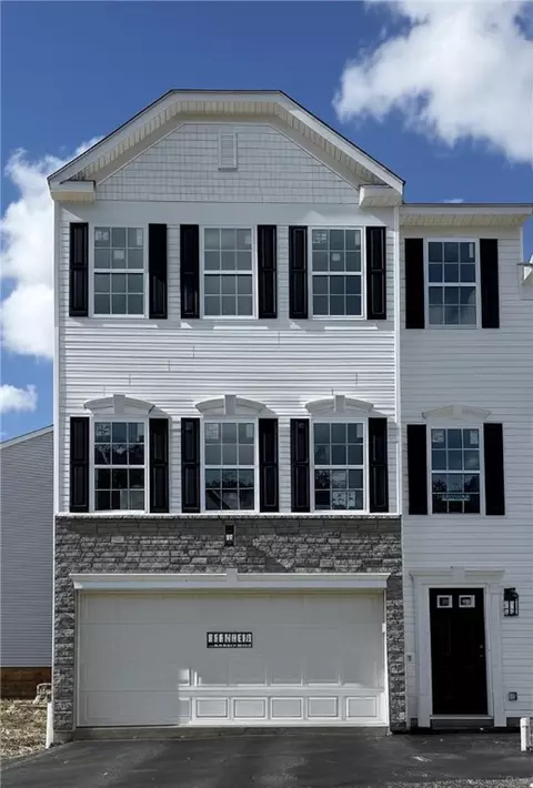 173 Lockheed Dr, Moon Twp, PA 15108