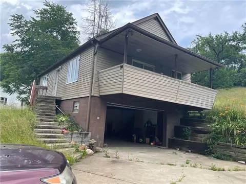 262 Twin Bridges Rd, Charleroi, PA 15022
