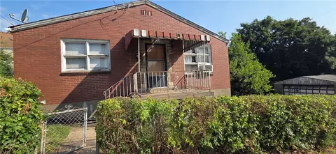 412 Viola Ave, Duquesne, PA 15110