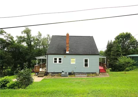 216 Duffy Dr, Coraopolis, PA 15108