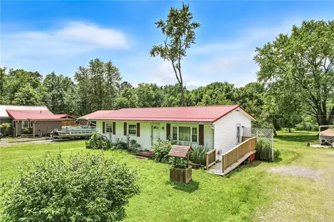 129 Shenango Park Rd, Transfer, PA 16154