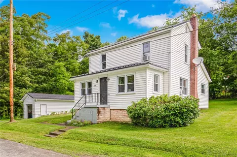 136 B St, Stoystown, PA 15563
