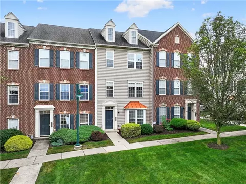 202 Village Pl, Wexford, PA 15090