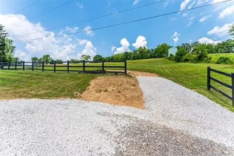 129 Dewey Ave, Spraggs, PA 15362