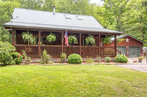 3096 Springwood Dr, Sharpsville, PA 16150