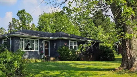 2902 Sandy Lake Grove City Rd, Stoneboro, PA 16153