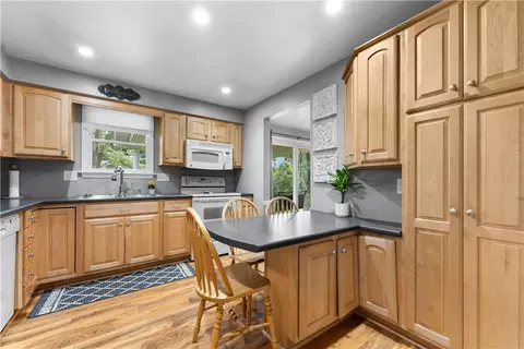 239 Walnut St, Houston, PA 15342 photo 13