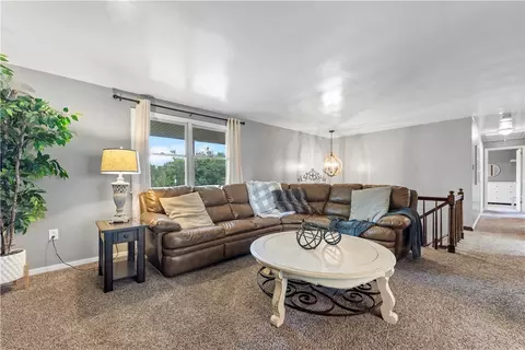 239 Walnut St, Houston, PA 15342 photo 6