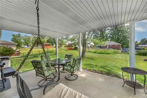 239 Walnut St, Houston, PA 15342 photo 33