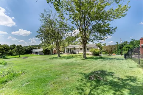239 Walnut St, Houston, PA 15342 photo 36