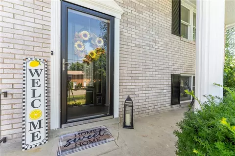 239 Walnut St, Houston, PA 15342 photo 2