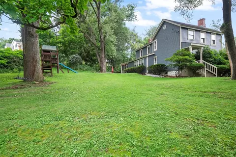 111 Hillcrest Dr, Pittsburgh, PA 15237