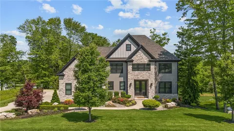 131 Woodford Dr, Evans City, PA 16033