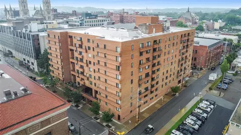 307 S Dithridge St #810, Pittsburgh, PA 15213