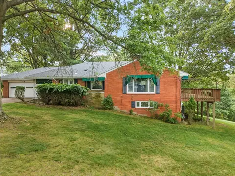 150 Lakeview Dr, Mcmurray, PA 15317
