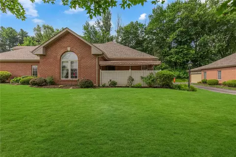 126 Crosswynds Dr #126, Beaver Falls, PA 15010