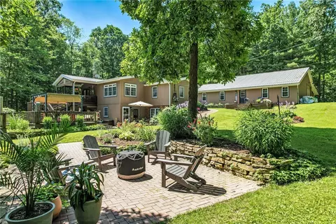 78 Folk Rd, Fredonia, PA 16124