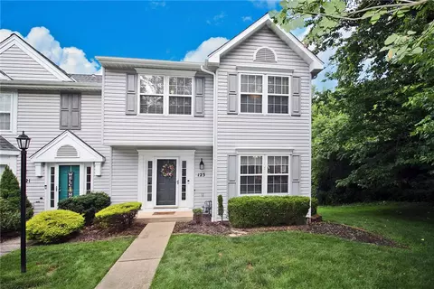 123 Coachside Dr, Canonsburg, PA 15317