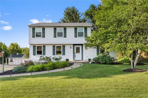 216 Scottsdale Dr, Coraopolis, PA 15108