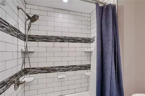 Bath - 9014 Willoughby Rd, Pittsburgh, PA 15237 photo 3 of 4