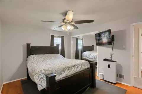 Bedroom - 9014 Willoughby Rd, Pittsburgh, PA 15237 photo 2 of 8